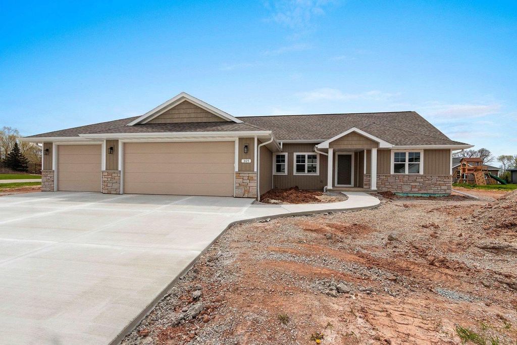 305 BATTERY AVENUE, De Pere, WI 54115