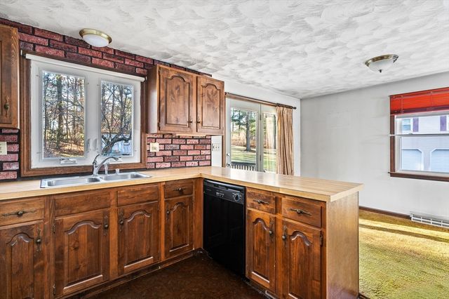 16 Picard Cir, Easthampton, MA 01027