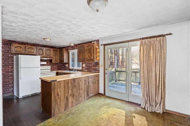 16 Picard Cir, Easthampton, MA 01027