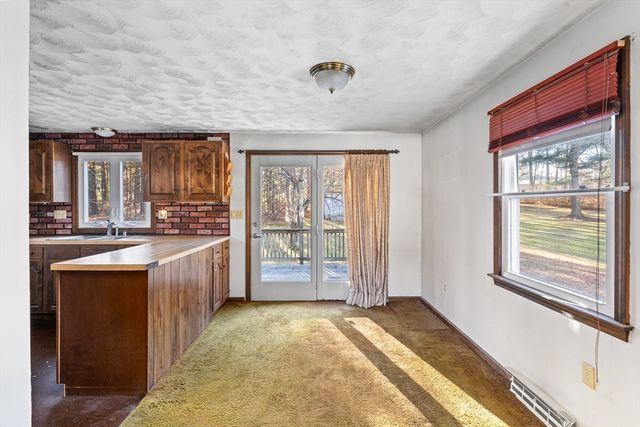 16 Picard Cir, Easthampton, MA 01027