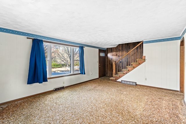 16 Picard Cir, Easthampton, MA 01027