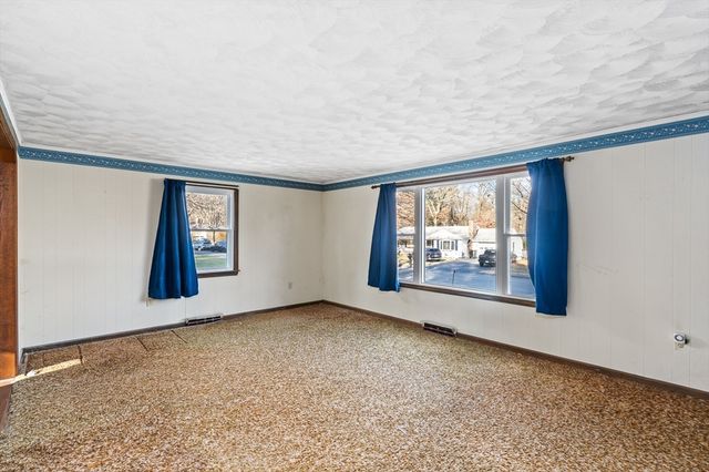 16 Picard Cir, Easthampton, MA 01027