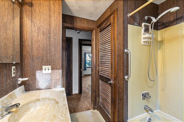 16 Picard Cir, Easthampton, MA 01027