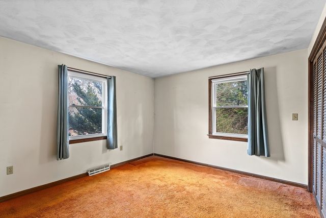 16 Picard Cir, Easthampton, MA 01027