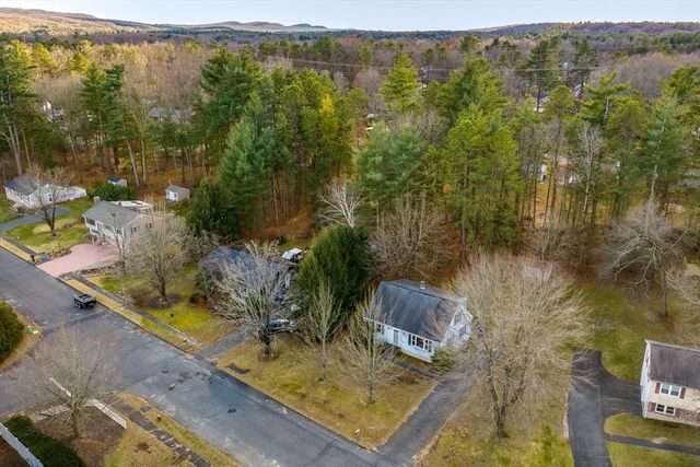 16 Picard Cir, Easthampton, MA 01027