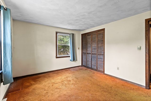 16 Picard Cir, Easthampton, MA 01027