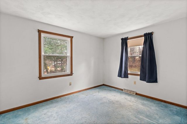 16 Picard Cir, Easthampton, MA 01027