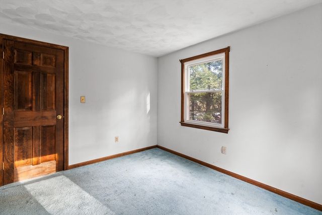 16 Picard Cir, Easthampton, MA 01027