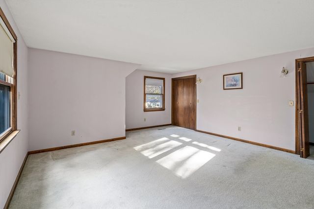 16 Picard Cir, Easthampton, MA 01027