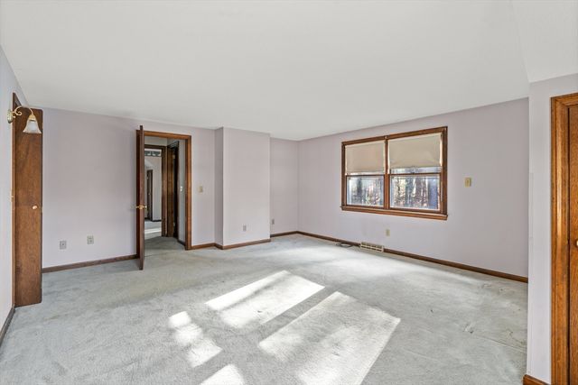 16 Picard Cir, Easthampton, MA 01027