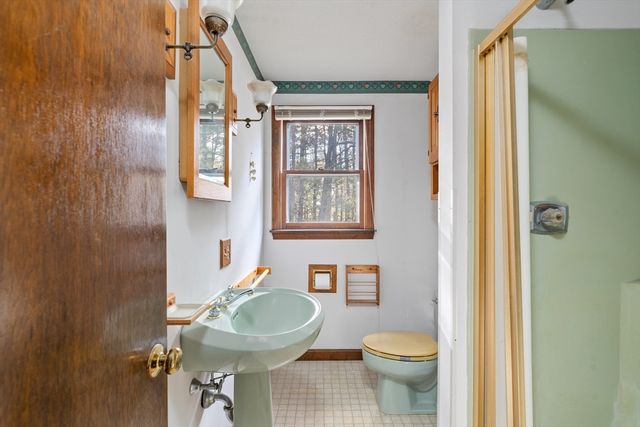 16 Picard Cir, Easthampton, MA 01027