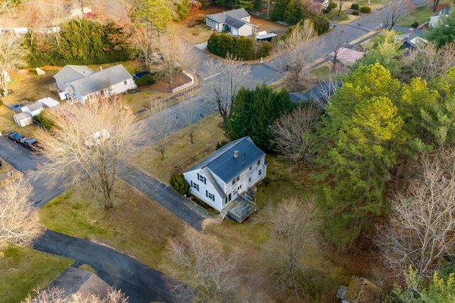16 Picard Cir, Easthampton, MA 01027