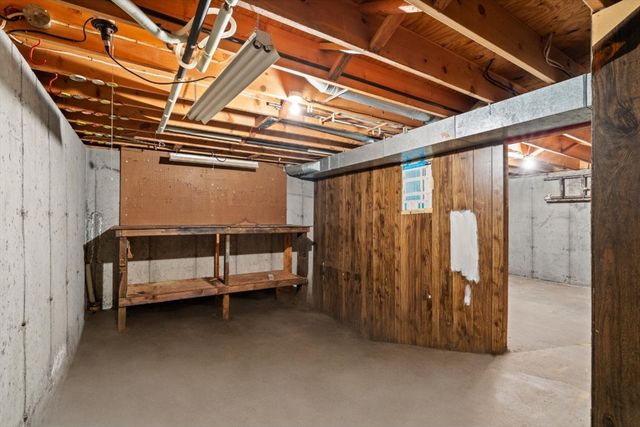 16 Picard Cir, Easthampton, MA 01027