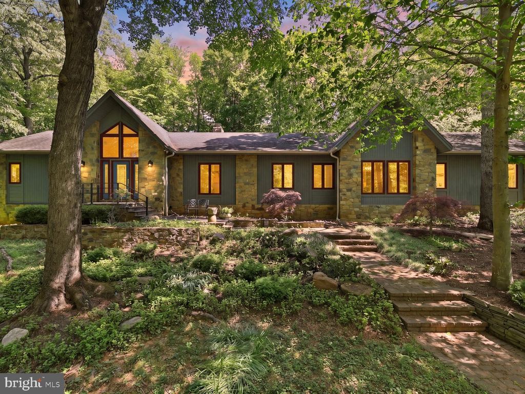 9492 OAK FALLS CT, Great Falls, VA 22066