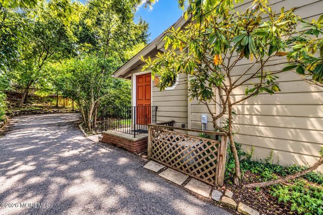 32 Ferndale Road, North Caldwell, NJ 07006