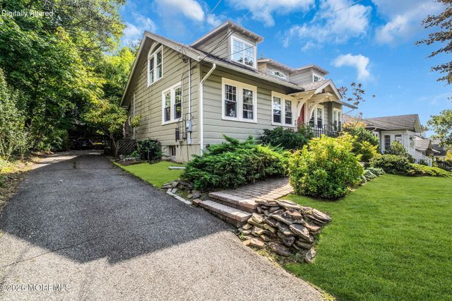 32 Ferndale Road, North Caldwell, NJ 07006