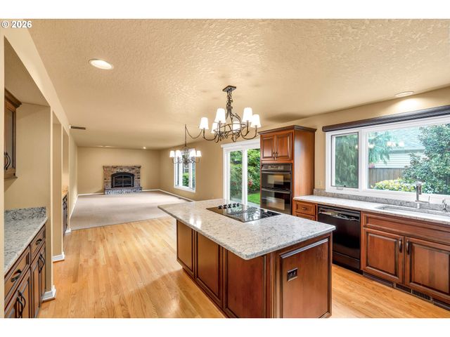 7061 Sw WINDEMERE Loop, Portland, OR 97225