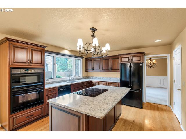 7061 Sw WINDEMERE Loop, Portland, OR 97225