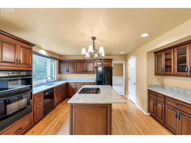 7061 Sw WINDEMERE Loop, Portland, OR 97225