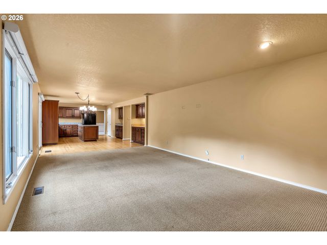 7061 Sw WINDEMERE Loop, Portland, OR 97225