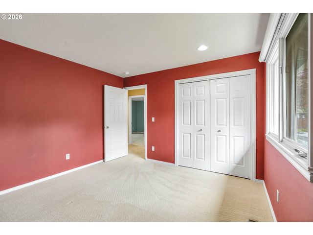 7061 Sw WINDEMERE Loop, Portland, OR 97225