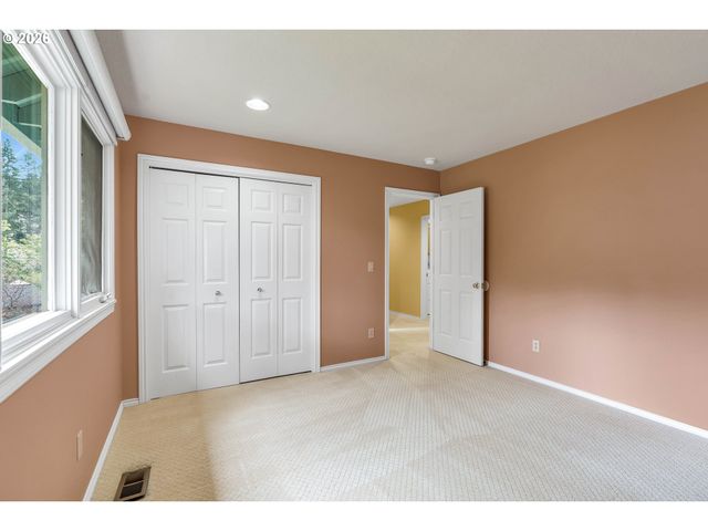 7061 Sw WINDEMERE Loop, Portland, OR 97225