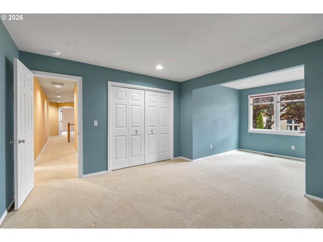 7061 Sw WINDEMERE Loop, Portland, OR 97225