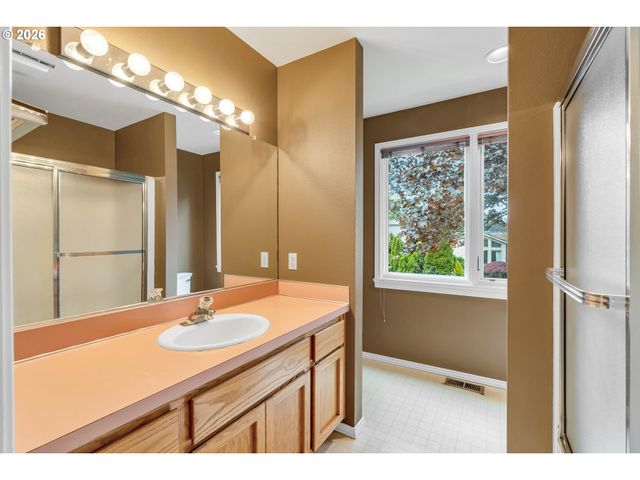 7061 Sw WINDEMERE Loop, Portland, OR 97225