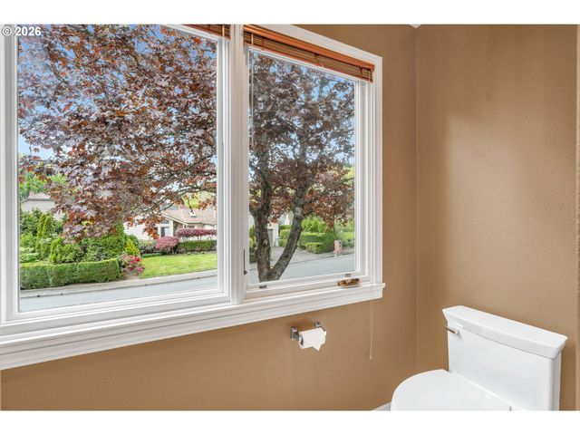 7061 Sw WINDEMERE Loop, Portland, OR 97225