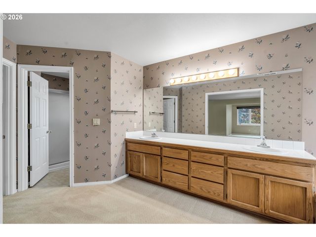 7061 Sw WINDEMERE Loop, Portland, OR 97225