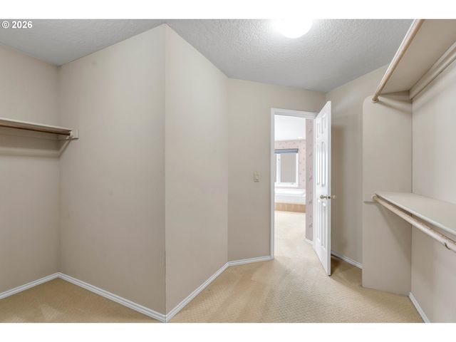 7061 Sw WINDEMERE Loop, Portland, OR 97225