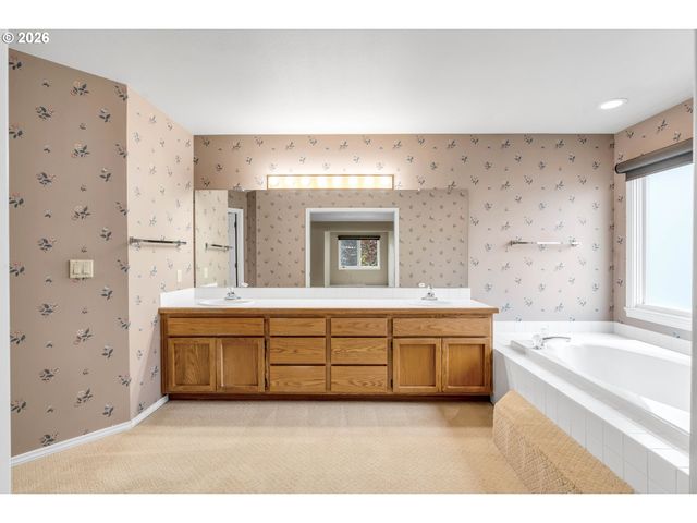 7061 Sw WINDEMERE Loop, Portland, OR 97225