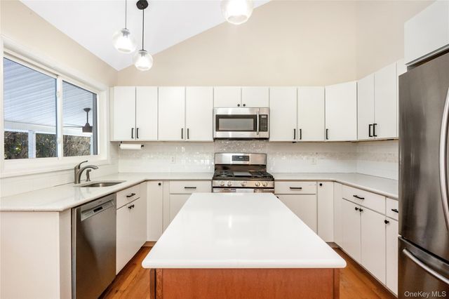 10 Sherman, Glen Cove, NY 11542