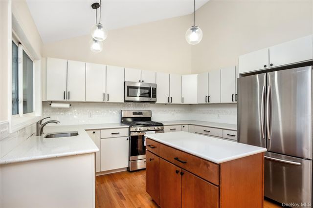 10 Sherman, Glen Cove, NY 11542