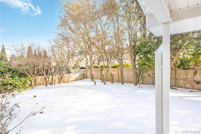 10 Sherman, Glen Cove, NY 11542