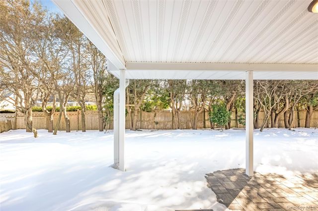 10 Sherman, Glen Cove, NY 11542