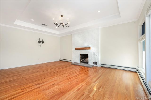 10 Sherman, Glen Cove, NY 11542