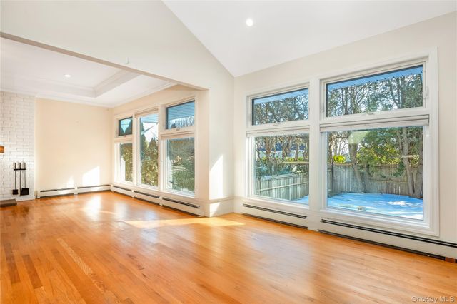 10 Sherman, Glen Cove, NY 11542