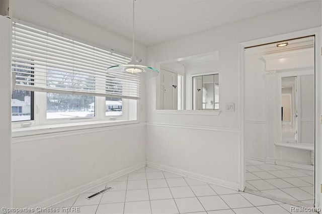 952 N Reading Road, Bloomfield Hills, MI 48304