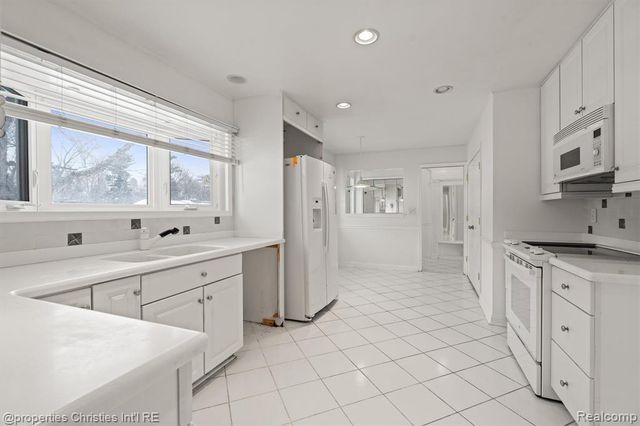 952 N Reading Road, Bloomfield Hills, MI 48304