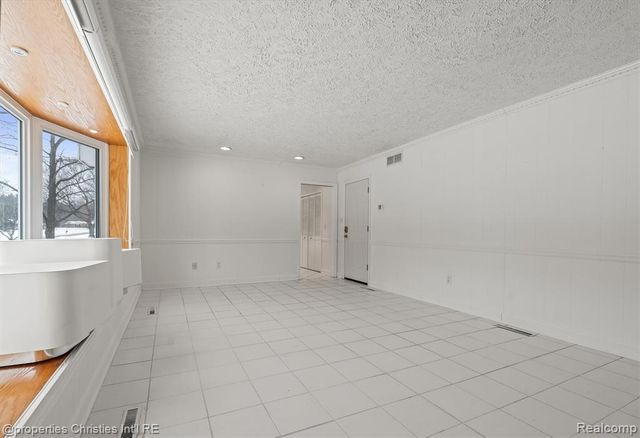 952 N Reading Road, Bloomfield Hills, MI 48304