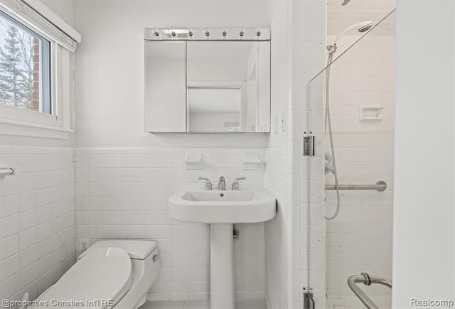 952 N Reading Road, Bloomfield Hills, MI 48304