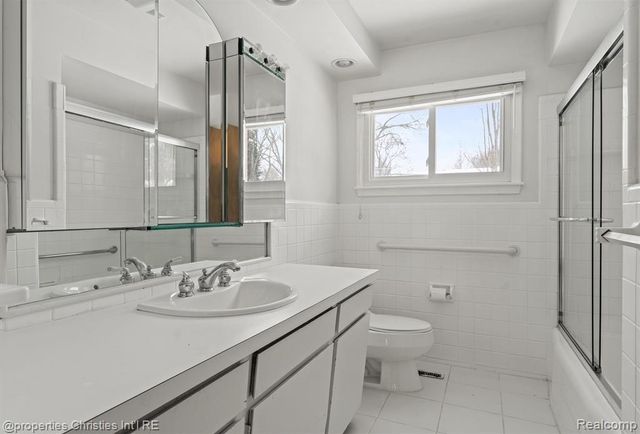 952 N Reading Road, Bloomfield Hills, MI 48304