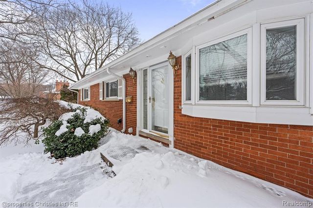 952 N Reading Road, Bloomfield Hills, MI 48304