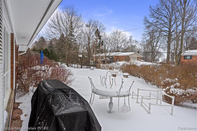 952 N Reading Road, Bloomfield Hills, MI 48304