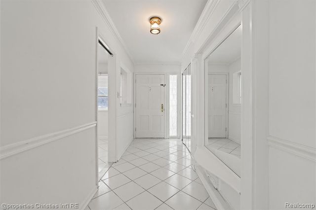 952 N Reading Road, Bloomfield Hills, MI 48304