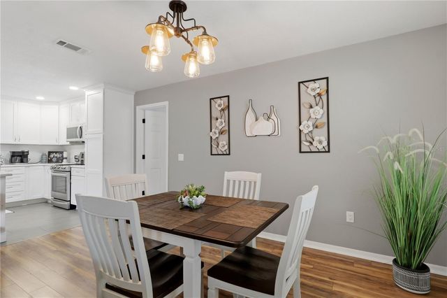 1381 CR 446A, Lake Panasoffkee, FL 33538
