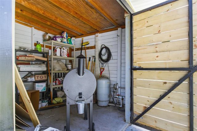 1381 CR 446A, Lake Panasoffkee, FL 33538