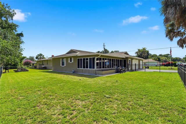 1381 CR 446A, Lake Panasoffkee, FL 33538