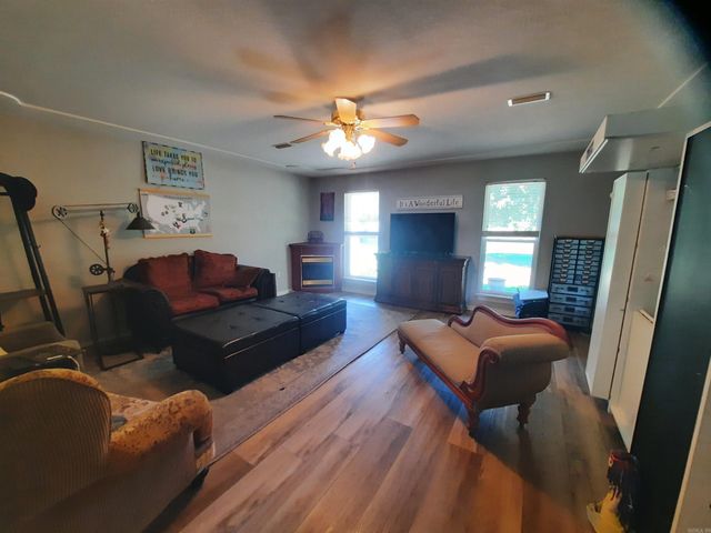 3201 McKinney Street, Mountain View, AR 72560